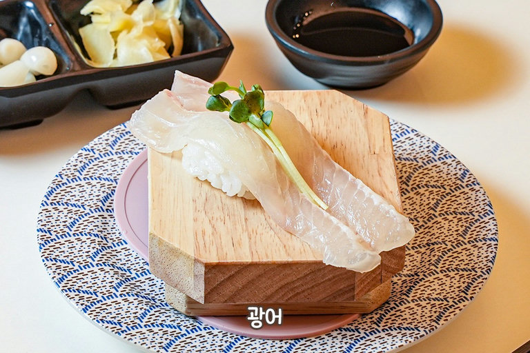 미친 식감을 자랑하는 광어 초밥🤍