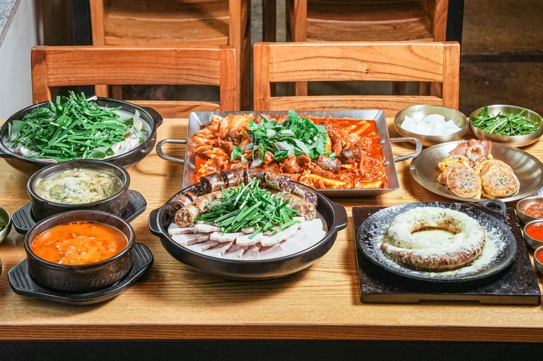 전통을 담은 한 그릇🍲