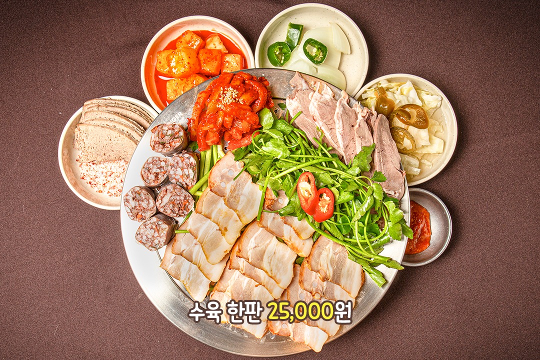 윤기가 좔좔😋 수육 한판
