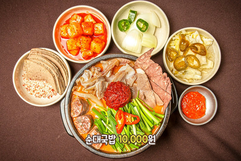 탱글 순대가 매력적인 순대국밥