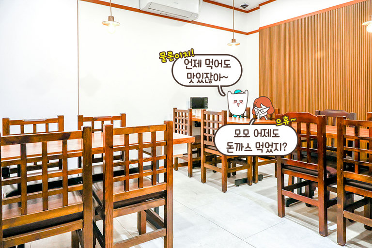 좌석이 넉넉해 여유롭게 즐길 수 있는 공간