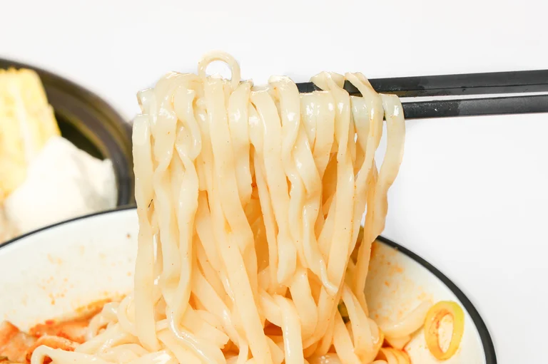 속 풀리는 칼칼한 국물, 온도온 닭칼국수 & 돈카츠 세트
