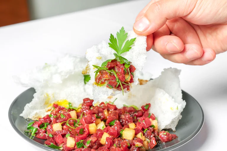 노른자 톡 터뜨리면 참은 식욕도 터져버린닷
