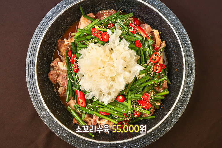 부드럽게 녹아내리는 소꼬리수육🐂