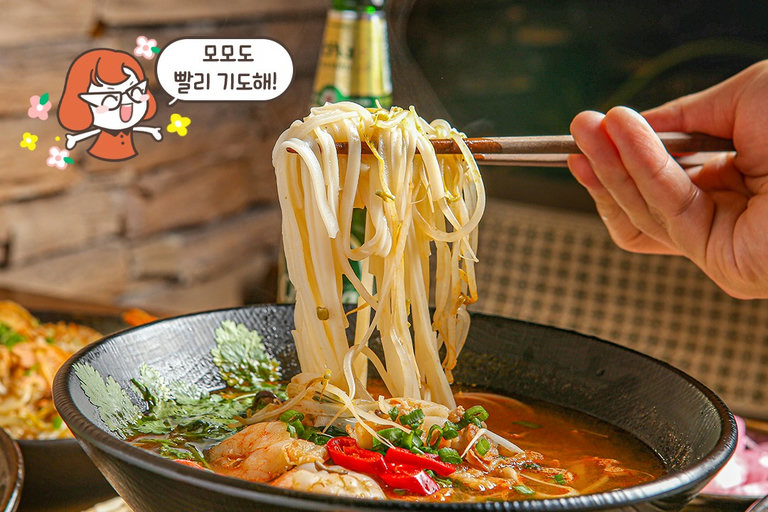 깊게 우러나 감칠맛이 끝내주는 국물~ 똠얌꿍 쌀국수!
