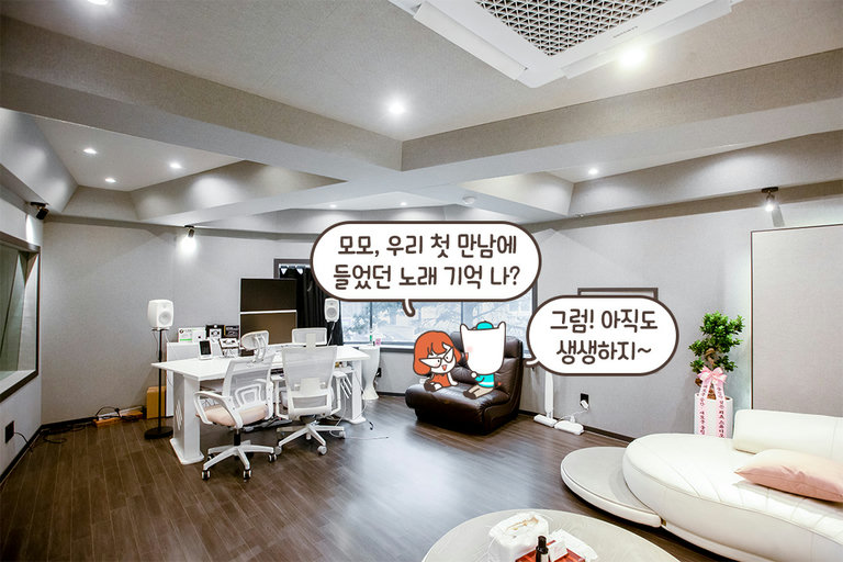 넓은 소파에서 편안하게 힐링🤍