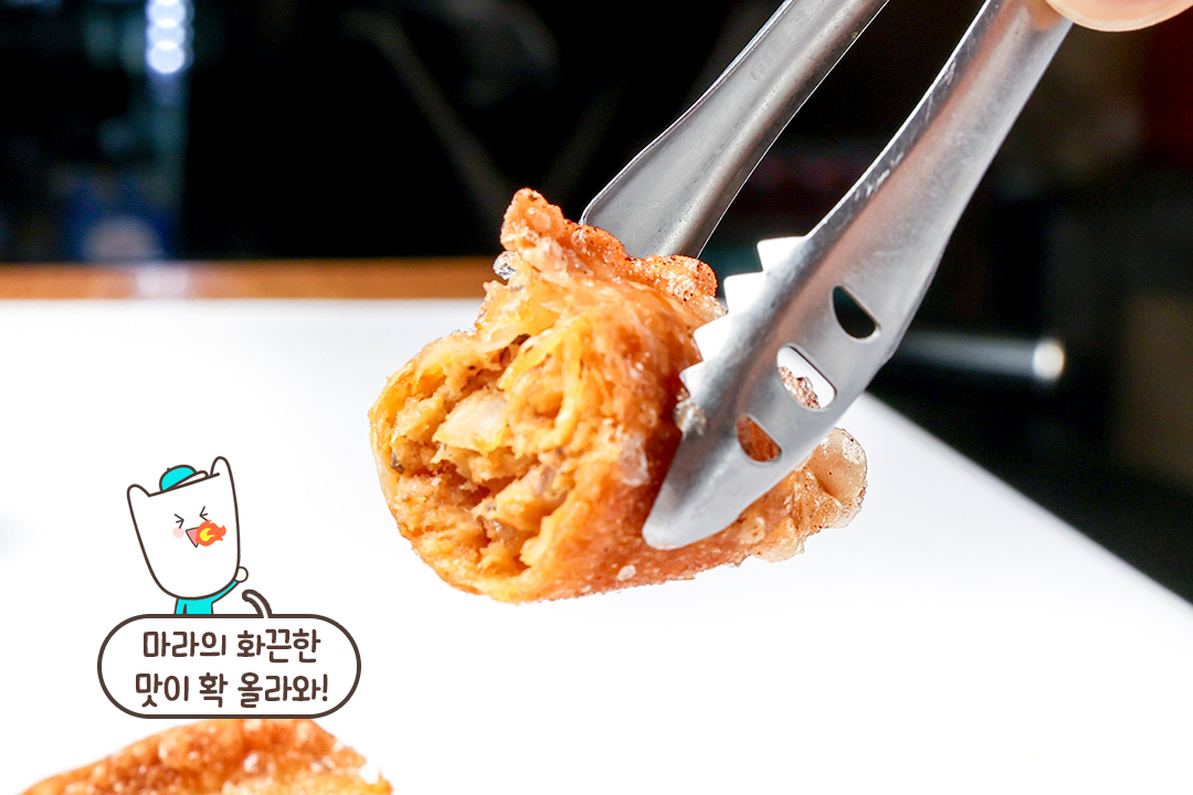 바삭하게 튀겨낸 마라군만두🌶️