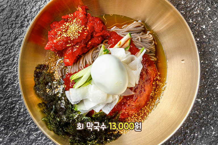 매콤달콤한 명태회와 메밀면의 만남🍜