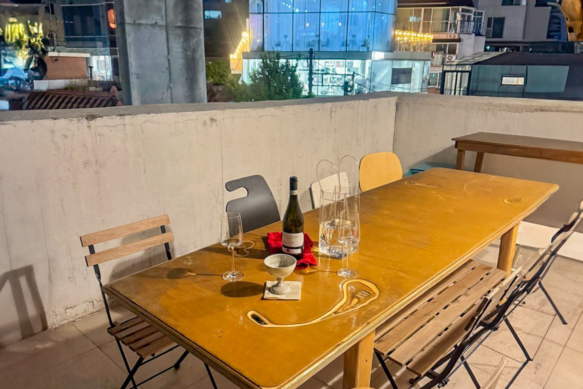 노을부터 야경까지 낭만 가득한 테라스🍷