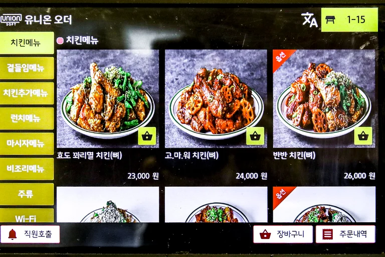 따끈하고 바삭한 팝콘과 얼큰한 컵라면이 무료✨