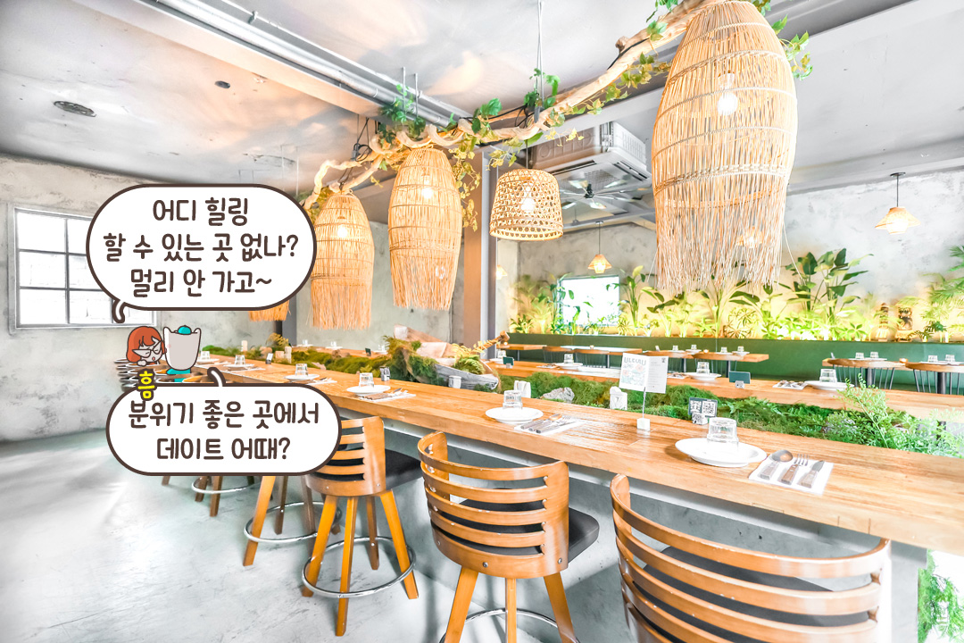 아름다운 해변에서 맛있는 식사를 즐기는 기분 