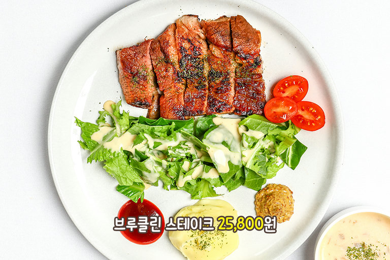 수비드한 고기를 숯불에 다시 구워👍