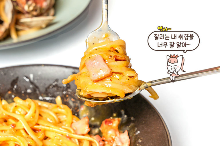 노른자 톡 터트려 비비는 진한 까르보나라🧀