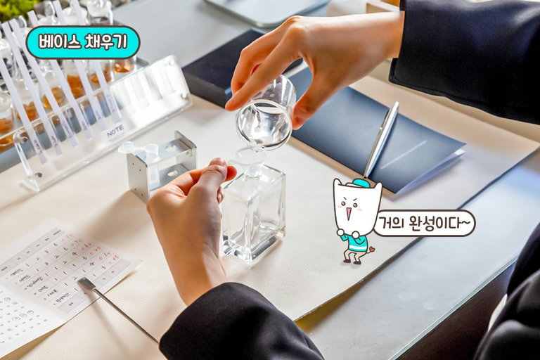 깔끔하게 스티커를 붙여 주면 마침내 완성~!