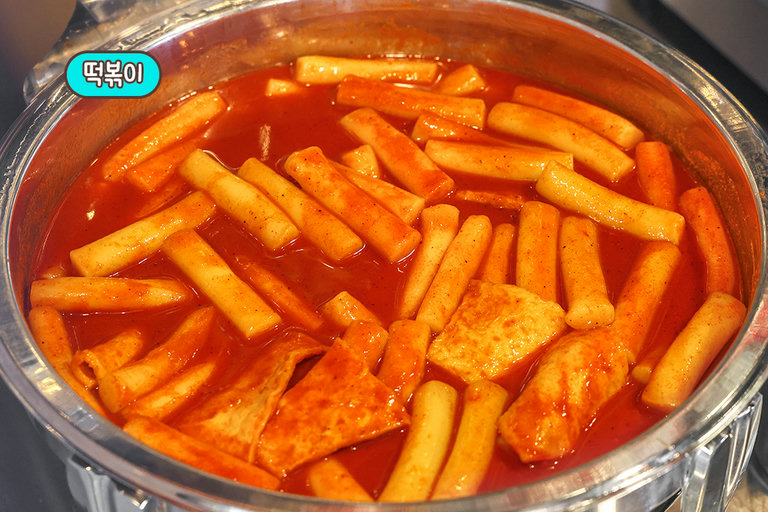 느끼함을 싹 잡아줄 구세주 떡볶이 뿜뿜✨