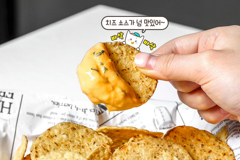 바삭바삭한 나쵸에 진한 치즈 소스 푹🧀