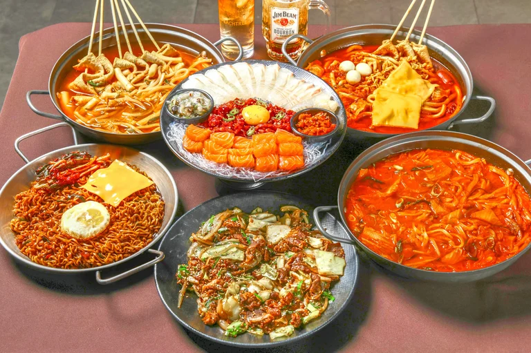 여러 메뉴가 가득한 포차🍺