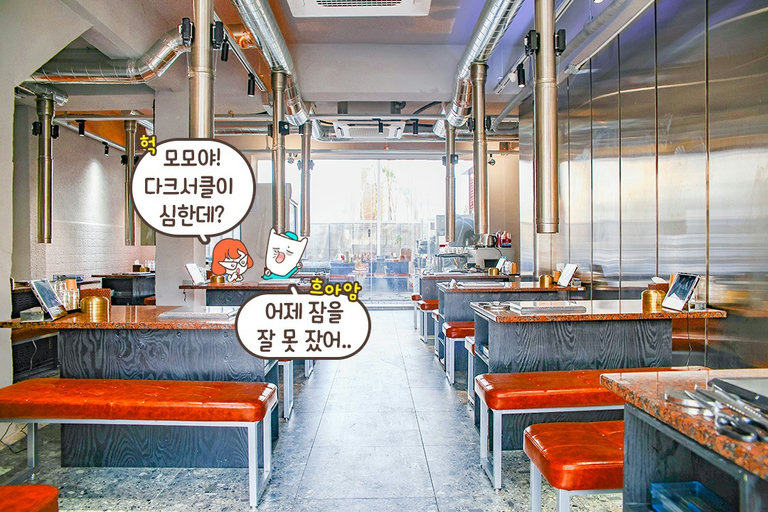 100석을 갖춘 넉넉한 내부 공간