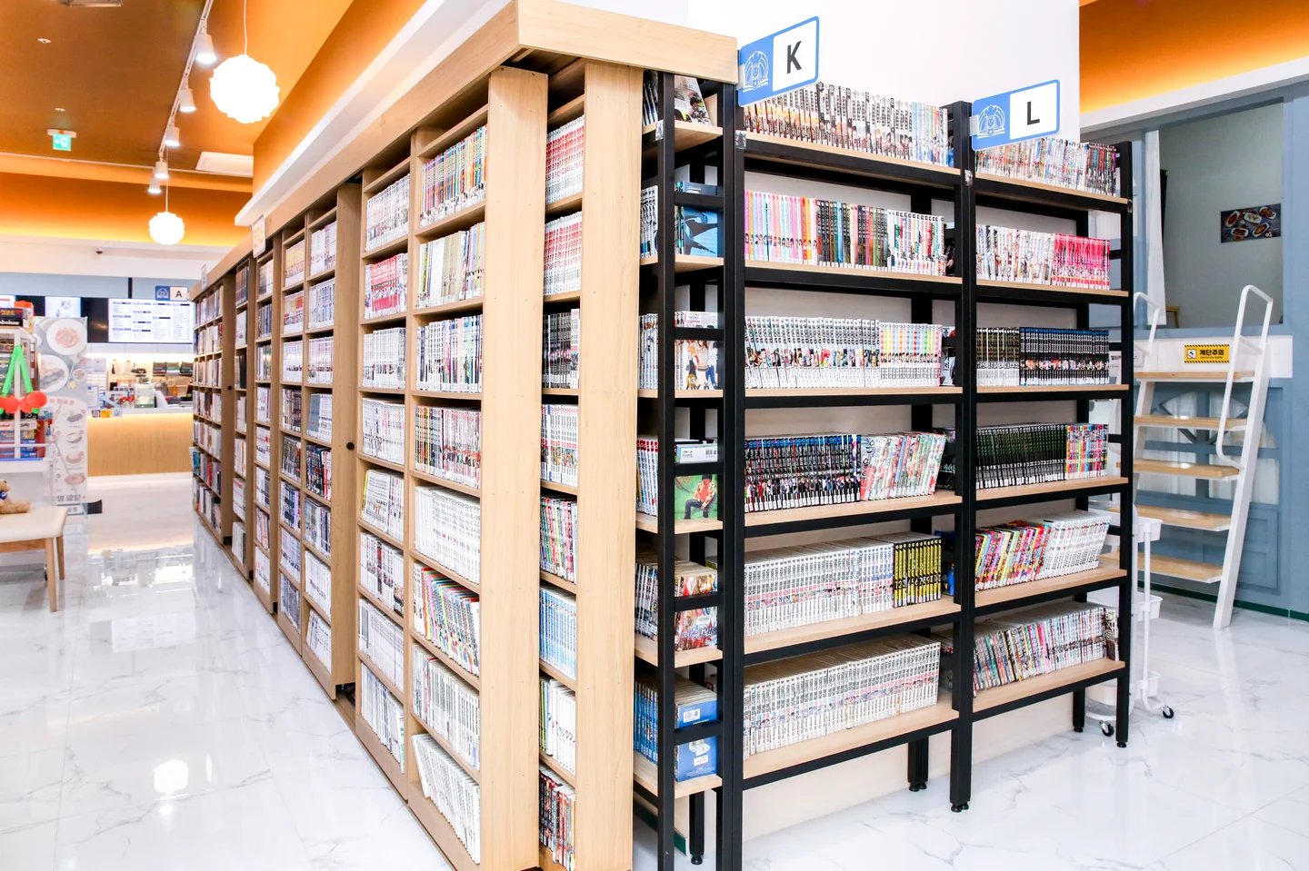 다리 마사지기까지 완벽한 만화 천국📚