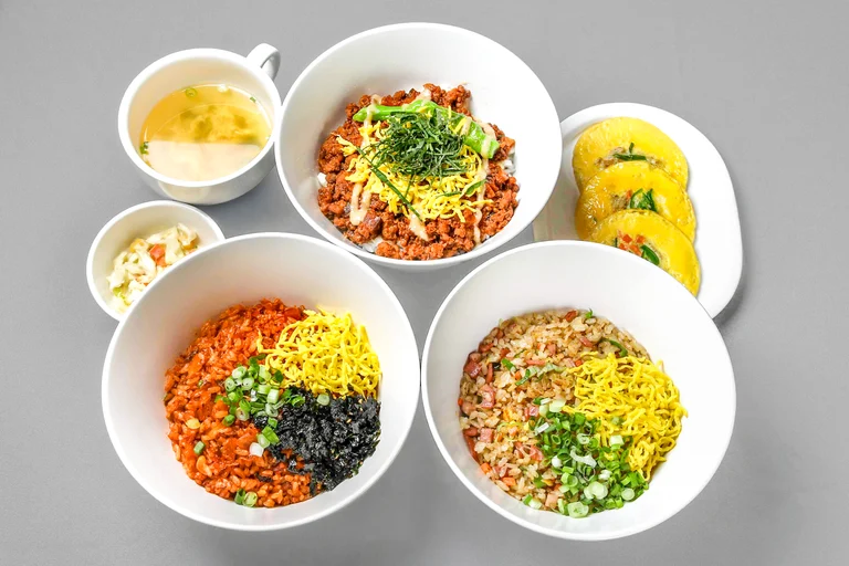 매장에서 직접 만드는 특제 소스를 베이스로