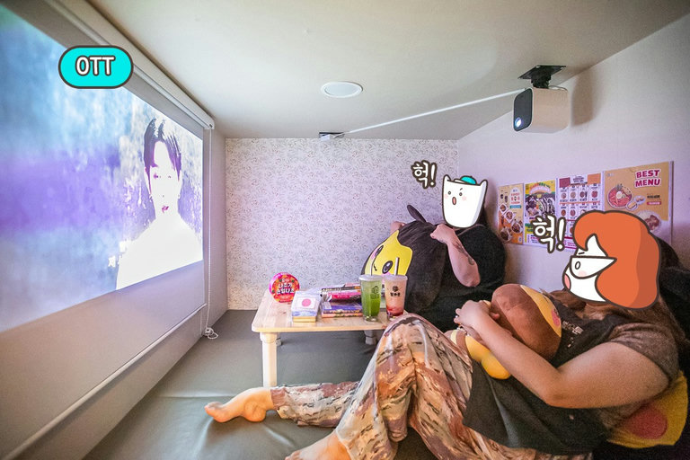 확! 몰입되는 대형 화면으로 OTT 시청
