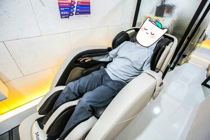 누워서 마사지만 받을 뿐인데