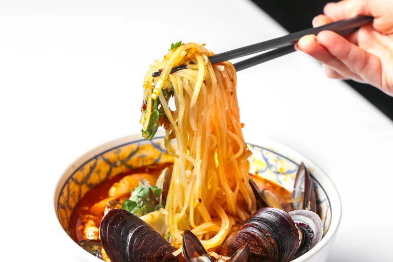 해산물 가득한 쌀국수 한 그릇🥢