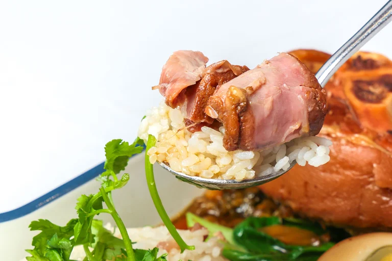 달콤 짭잘함이 포인트! 족발 덮밥🍖